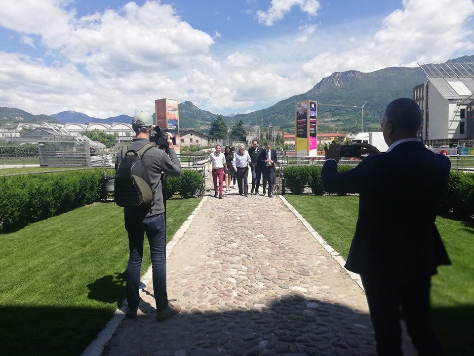 61490830_2305694969476457_13058165163687936_n-j7j63bsngz